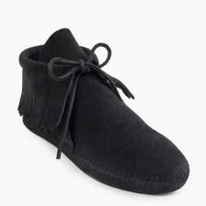 Men’s Minnetonka Classic Fringe Soft Boot in black